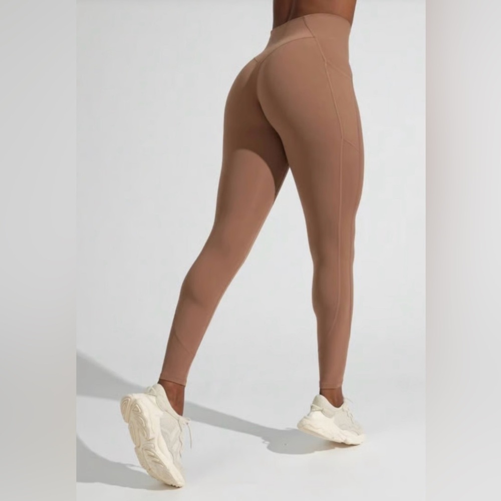 🆕BuffBunny - Contour Pocket Leggings